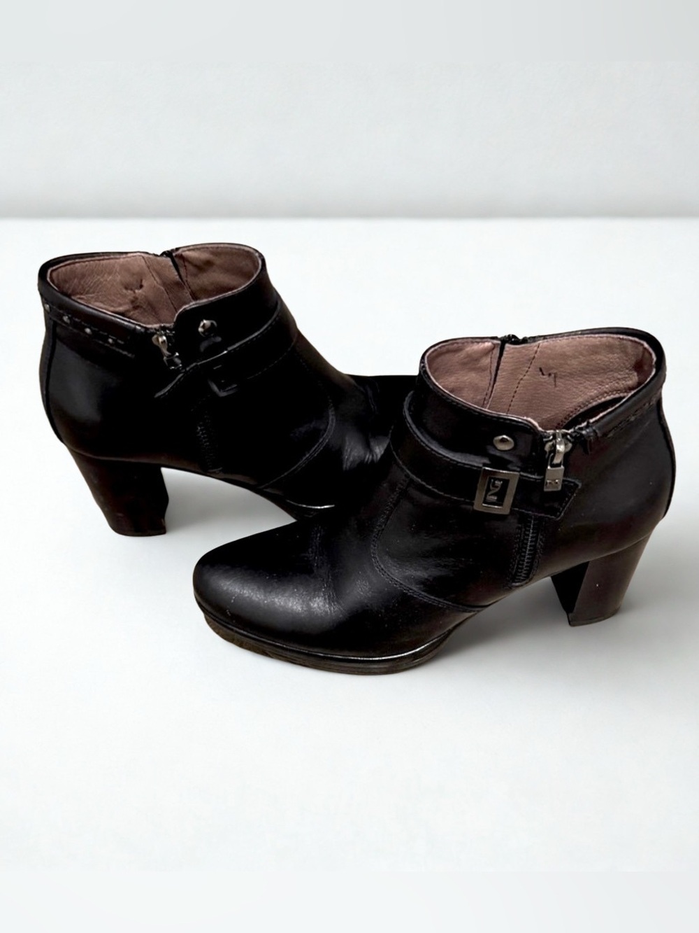 Nero Giardini Black Leather Boots with Stud Detail, In Excellent Condition, 38